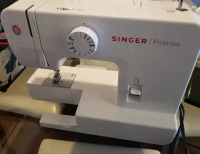 The Singer Promise 1408 is a user-friendly, electric sewing machine with a heavy-duty metal frame th...