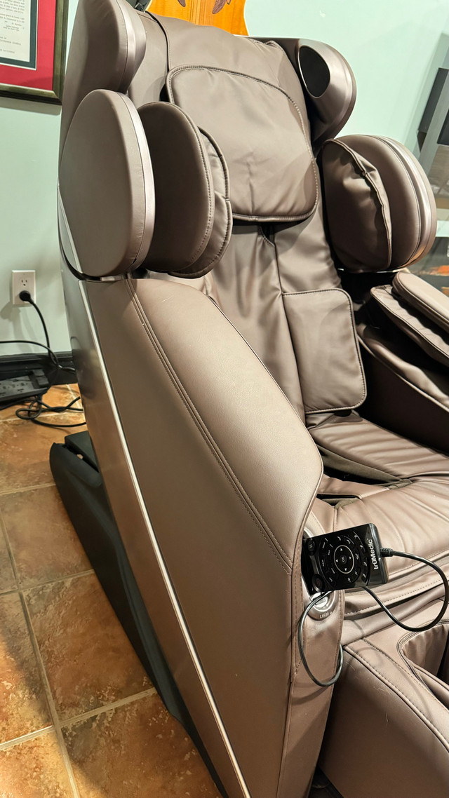 Neuve. Chaise massage tout automatisée haute gamme, zéro gravité dans Chaises, Fauteuils inclinables  à Granby - Image 3