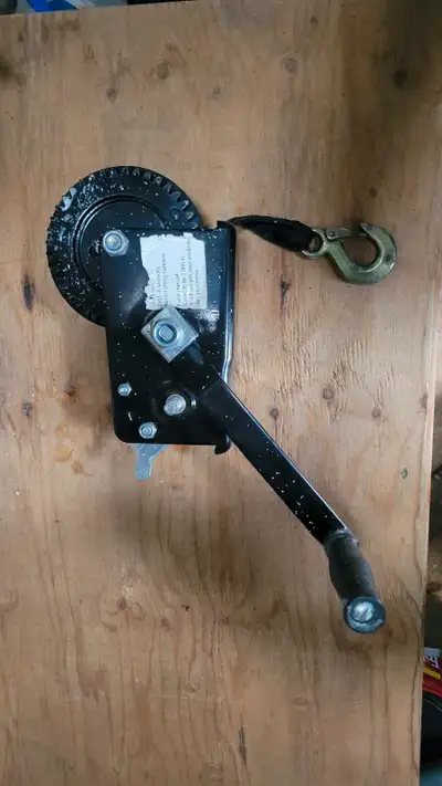 2000lb hand winch. Strap style. Like new.