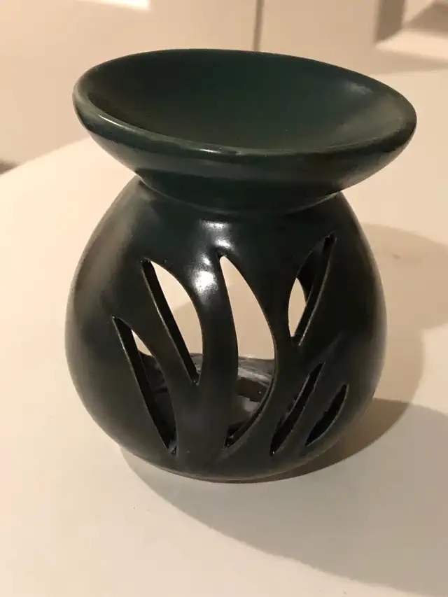 Ceramic essential oil burner in Home Décor & Accents in City of Toronto - Image 2