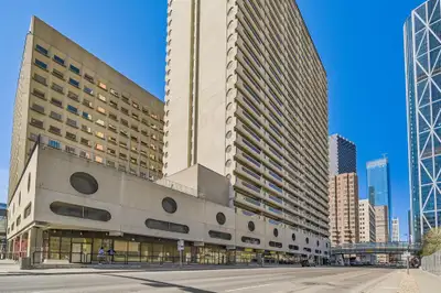 Available immediately. Rocky Mountain Court - South facing, upper floor corner unit. Beautiful 270 d...