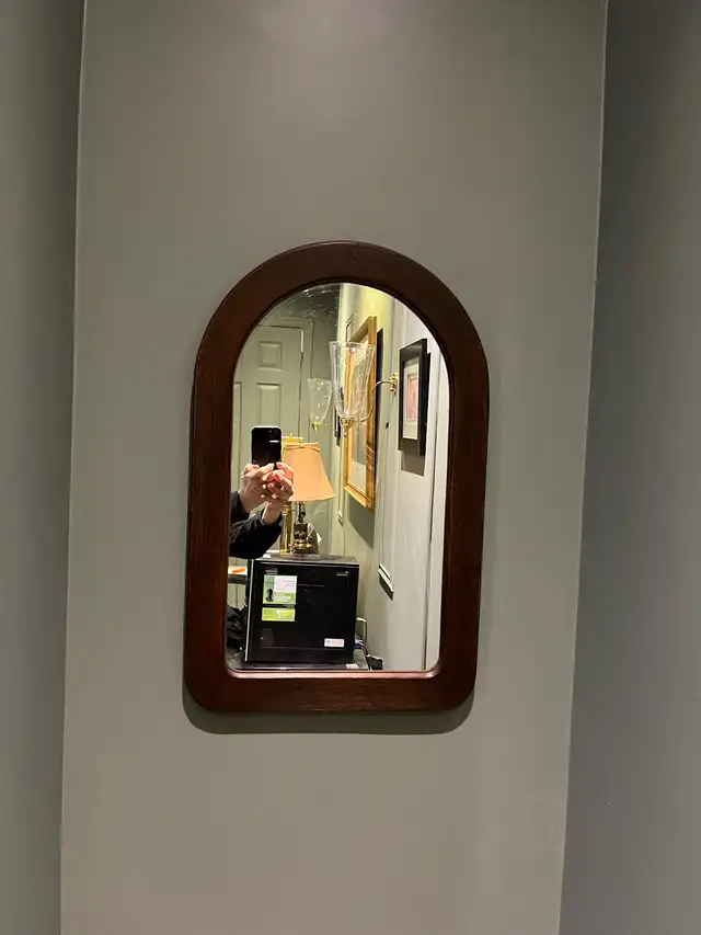 Arched wood mirror  in Home Décor & Accents in Markham / York Region - Image 3