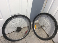 Deux roues(avant et arrière)avec pneus 26p pour Vélo bonne état