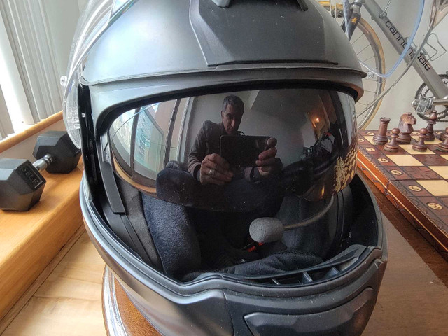 BMW System 7 Carbon Evo Helmet - Matte Black in Other in City of Toronto - Image 2