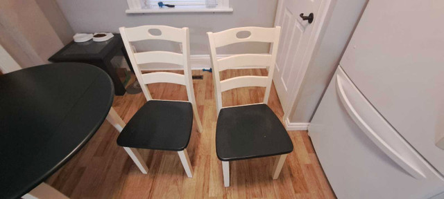 Kitchen table   2 chairs  in Dining Tables & Sets in Renfrew - Image 2