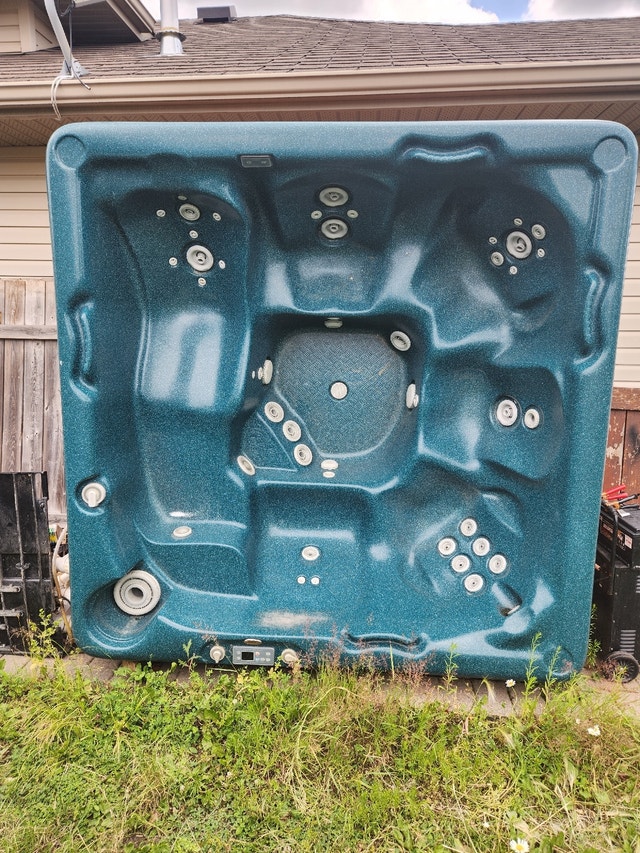 6 person hot tub with lounge Hot Tubs & Pools Sudbury