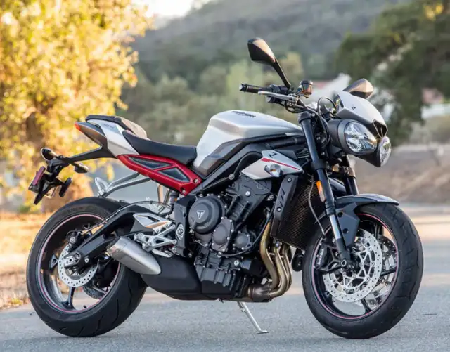 Triump Street triple R in Sport Bikes in Calgary - Image 3
