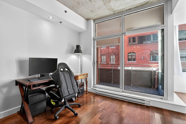 Old Montreal - Condo For Sale — photo 3