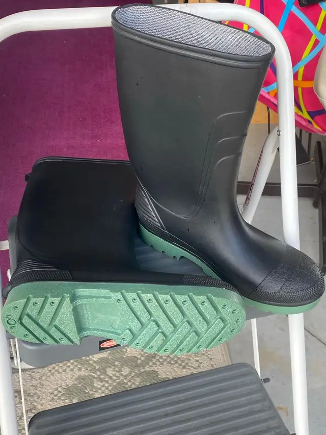 Ruber boots, blue, size 8, black size 7 in Women's - Shoes in Norfolk County - Image 6