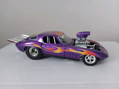 1/18 Hotwheels ProStreet corvette Purple with flames No box Some scuffs on roof (see last pic)