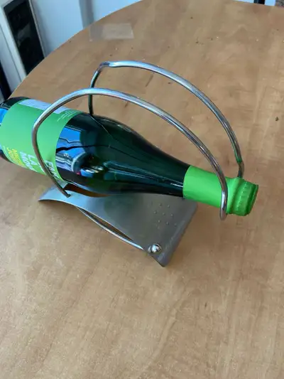 Porte bouteille permettant de verser le vin, View more