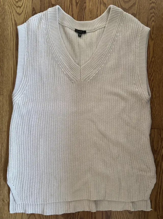 Dynamite Sweater Vest in Women's - Tops & Outerwear in Kitchener / Waterloo - Image 2