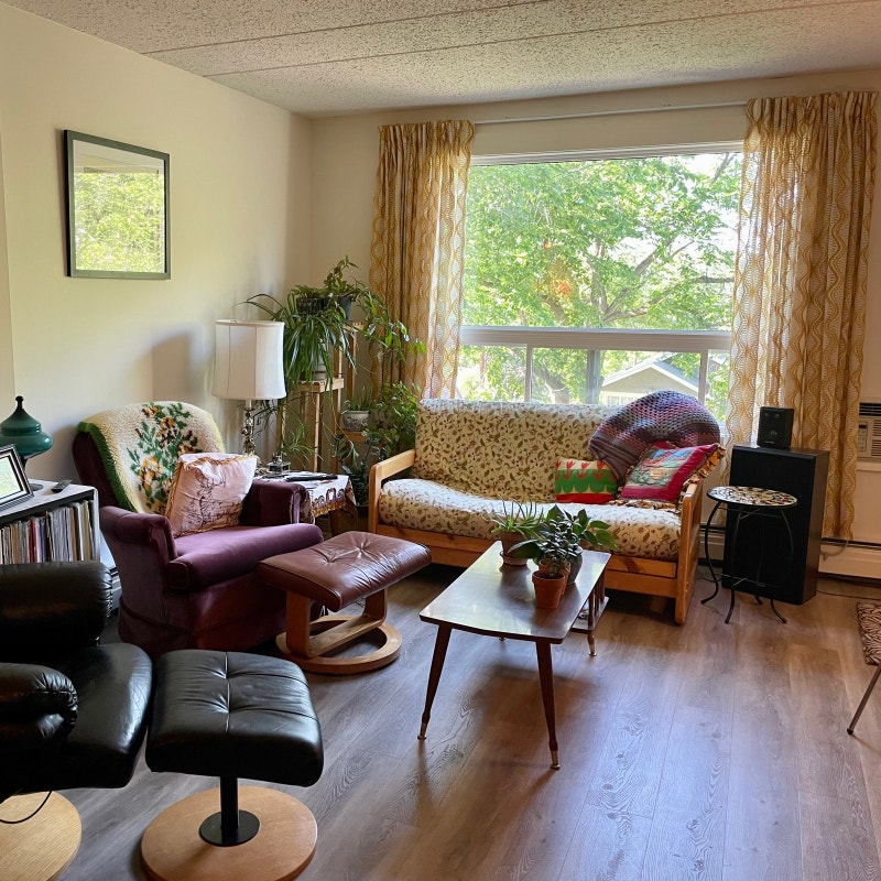 Private room in a twobedroom apartment in Nutana/Buena Vista Room