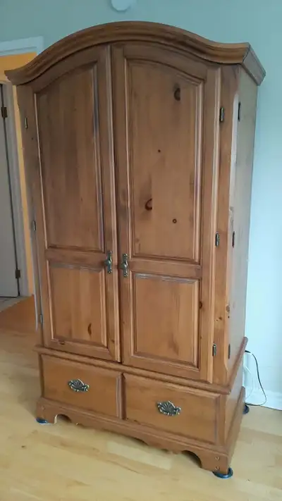 Laval,meuble Palliser,armoire garde-robe ou T.V. 32po., View more