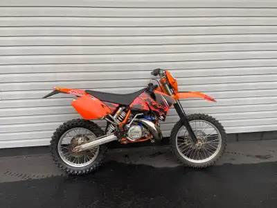 Fully rebuilt KTM 300 20 hrs on crank and engine Runs perfectly Boysen valves Full fmf pipe -gnarly...