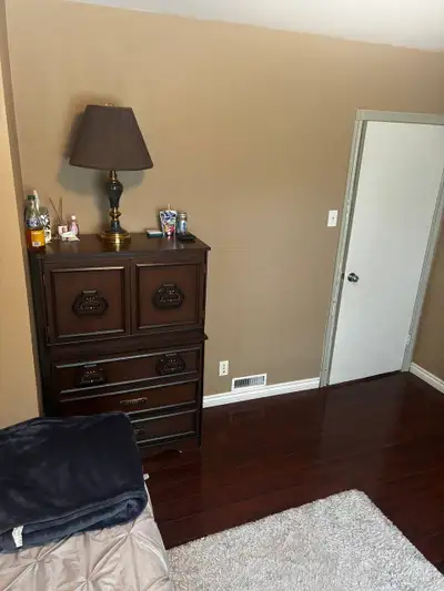 2+1 Townhouse for Sublet – Dickson Crescent, Winnipeg Available from July 30! Comfortable townhouse...