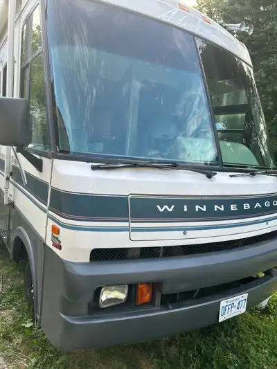 1996, 34ft, gas, Winnebago Adventurer. $15,000. call. 2896753707 Located in Wilberforce, ON
