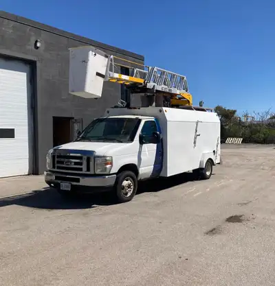 2009 FORD E450 V8 – X-Rogers bucket truck for sale: Still in service Truck is certified and still wi...