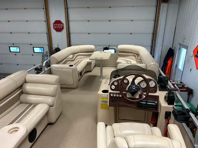 2001 Premiere Elite 24’ Tritoon in Powerboats & Motorboats in Edmonton - Image 5