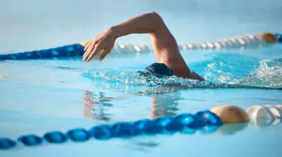 Cours privés de Natation à Québec. Tous les âges, Tous les niveaux. Horaire des fêtes disponible. RÉ...