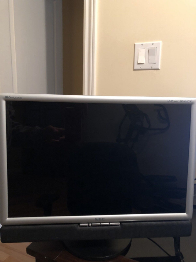 NEC 20 inch monitor screen  dans Ordinateurs de bureau  à Laval/Rive Nord - Image 3