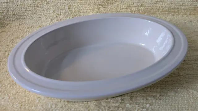 Le Creuset Au Gratin baking dish in Kitchen & Dining Wares in Calgary - Image 2