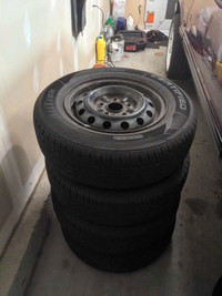 Nearly New all-season tires (195/70R14)