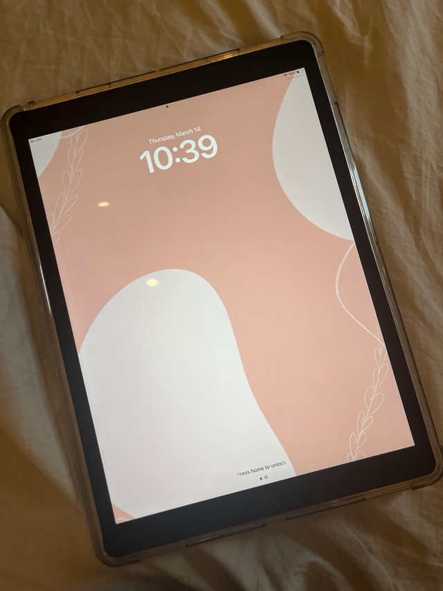 12.9” iPad Pro 2nd Gen  in iPads & Tablets in Oakville / Halton Region