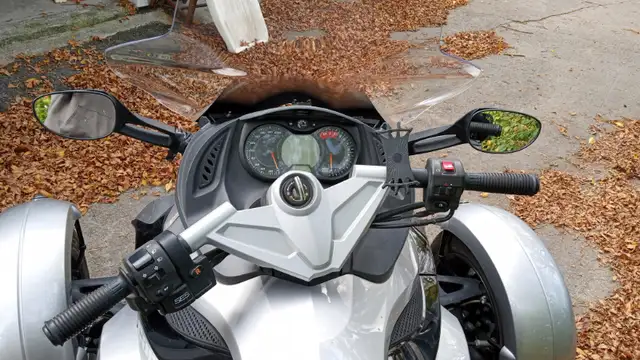 Can Am Spyder in Street, Cruisers & Choppers in City of Montréal - Image 4