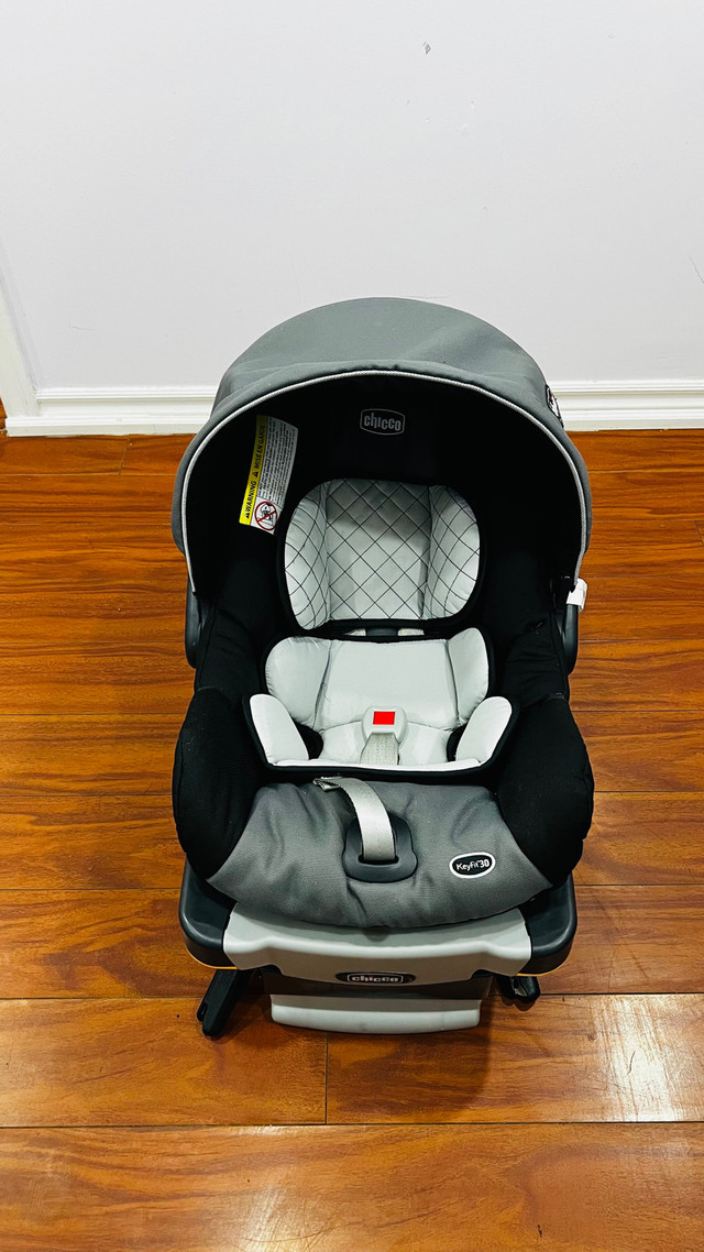 Car seat chicco brand with car base in Other in City of Toronto - Image 2