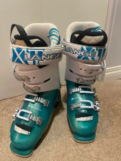 Woman’s Lange Ski Boots., View more