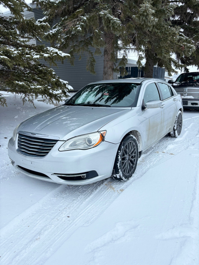 2012 Chrysler 200 in Cars & Trucks in Moose Jaw