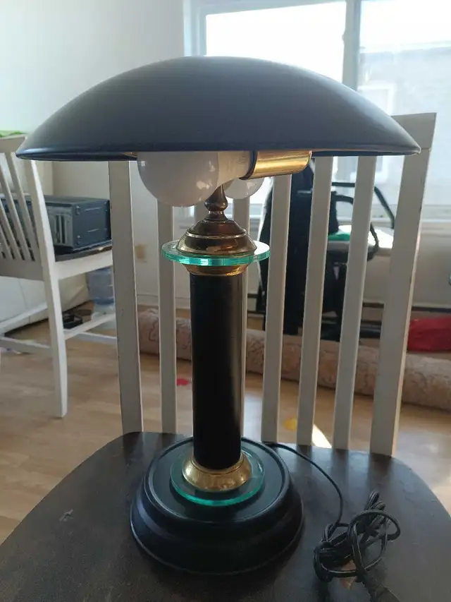 Table Lamp in Indoor Lighting & Fans in Longueuil / South Shore - Image 2