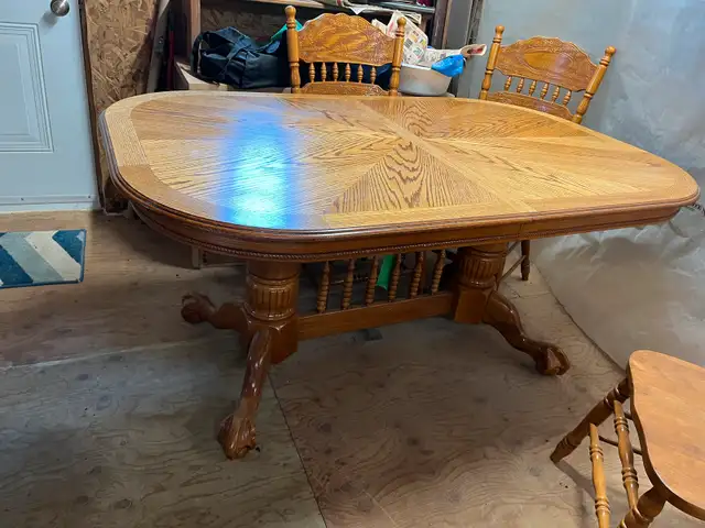 solid wood table and 5 chairs oak finish  in Dining Tables & Sets in City of Halifax - Image 5