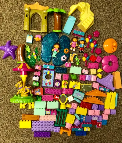 Comes with everything you see in the picture. Please see my other listings for other dolls and toys....