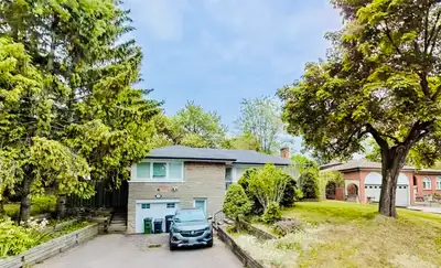 Walk Out 2 Bedroom Lower Level Unit next to Mall & Golf Course