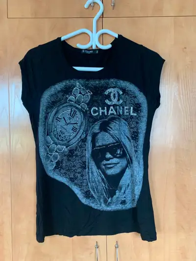 T-shirt noir COCO CHANEL taille MEDIUM comme neuf – dispo à LONG, View more