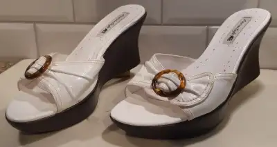 Ladies AMERICAN EAGLE Heels, View more