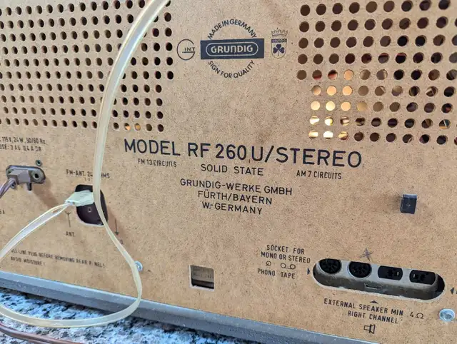 Grundig RF 260U Stereo FM/SW/AM Vintage Radio in Stereo Systems & Home Theatre in Markham / York Region - Image 10