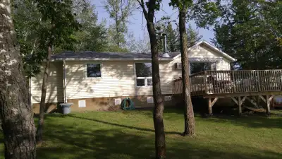 Waterfront Cottage for rent - Lee River. Lac du Bonnet, View more