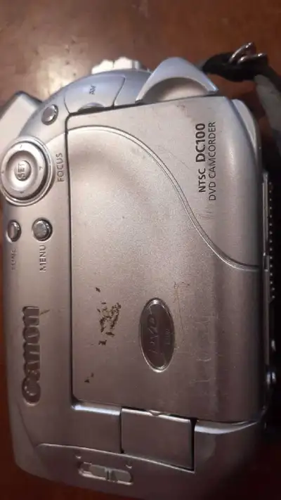 Caméra vidéo Canon DC100, View more