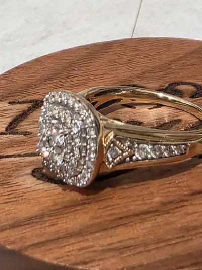 Beautiful 1 ct diamond engagement ring. Bridal set with wedding band. Accent hidden heart under the...