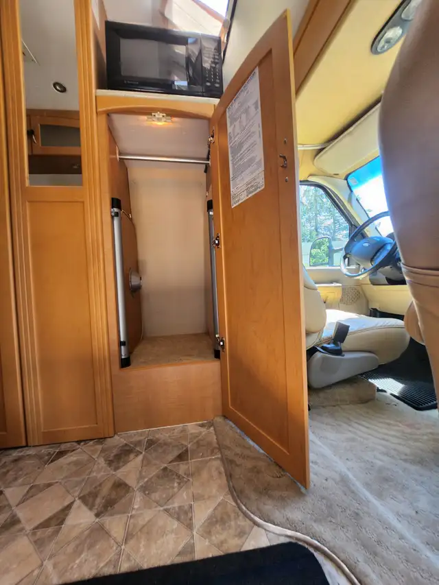 Lowest mileage in Canada - 2010 Pleasure-Way Excel TS in RVs & Motorhomes in Burnaby/New Westminster - Image 7