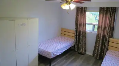 Furnished Room Main flr Females house Grt location