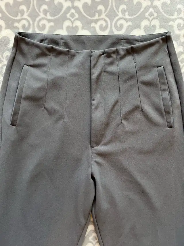 Urban Heritage Women’s High Waisted Grey Pants in Women's - Bottoms in Oshawa / Durham Region - Image 3