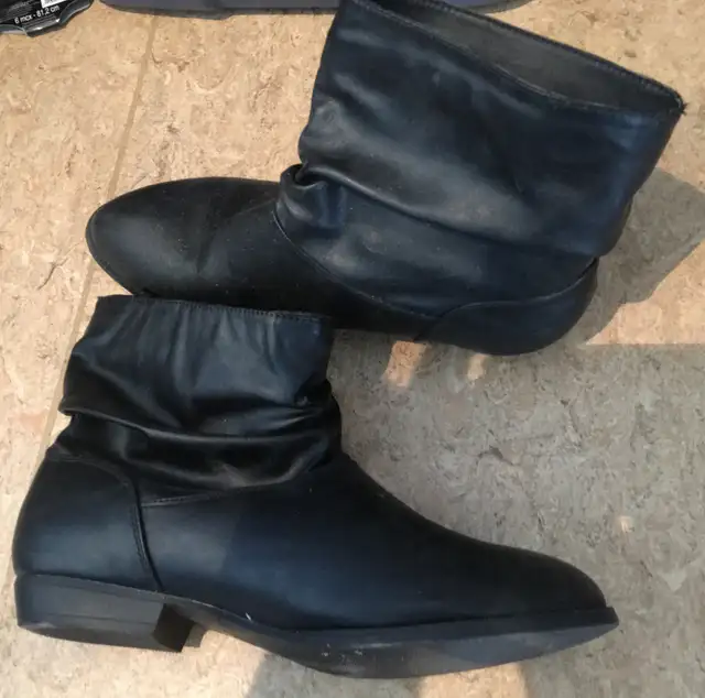 various shoes, boots women size 7-8 in Women's - Shoes in Grande Prairie - Image 3