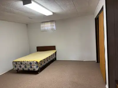 ✨Basement bedroom available for rent. ✨ ⭐️Bed and dresser provided if needed. ⭐️Private bathroom wit...