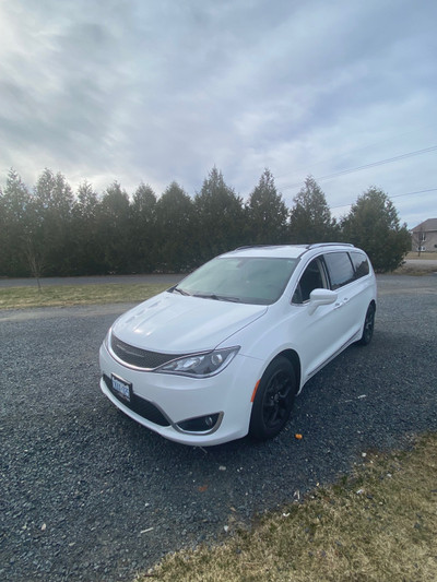 2018 chrysler pacifica touring L
