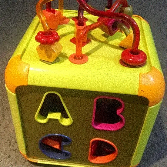 Cube d'activités / Marque Battat (1 an et +) in Toys in Sherbrooke - Image 4