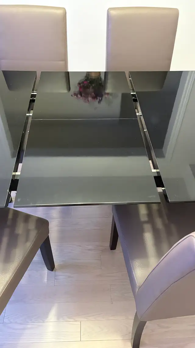 Dinning table set in Dining Tables & Sets in Markham / York Region - Image 3